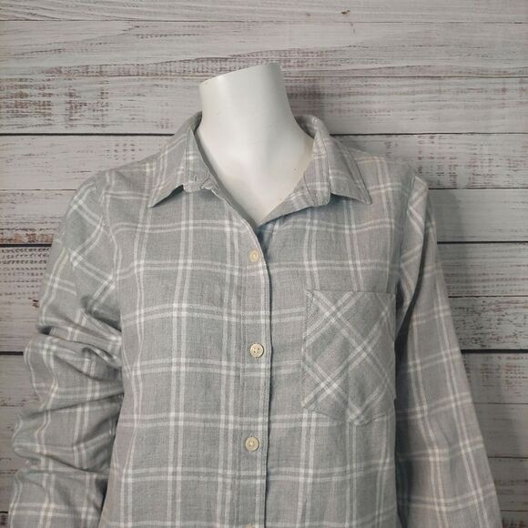Womans Old Navy Gray Plaid The Classic Shirt Button Down - Picture 3 of 11